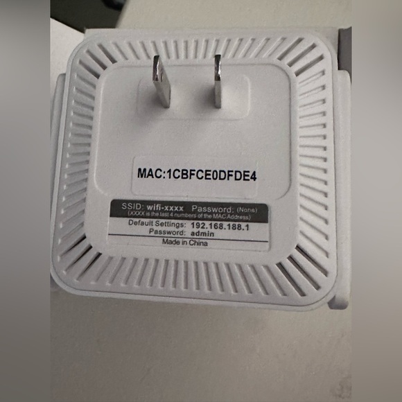 NEW Internet Booster WiFi Repeater, 1200Mbps - Picture 8 of 9